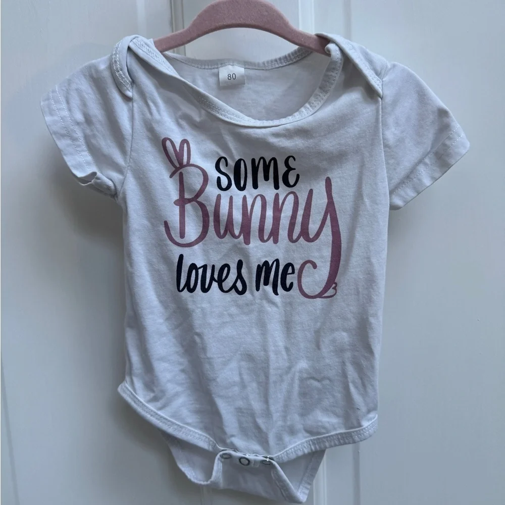 6-12M Girls White Some Bunny Loves Me Short Sleeve Onesie Bodysuit